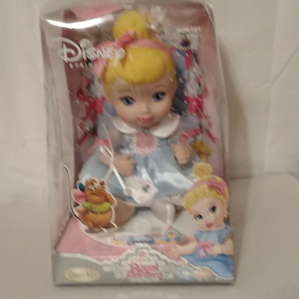 Disney Princess Royal Nursery Foll